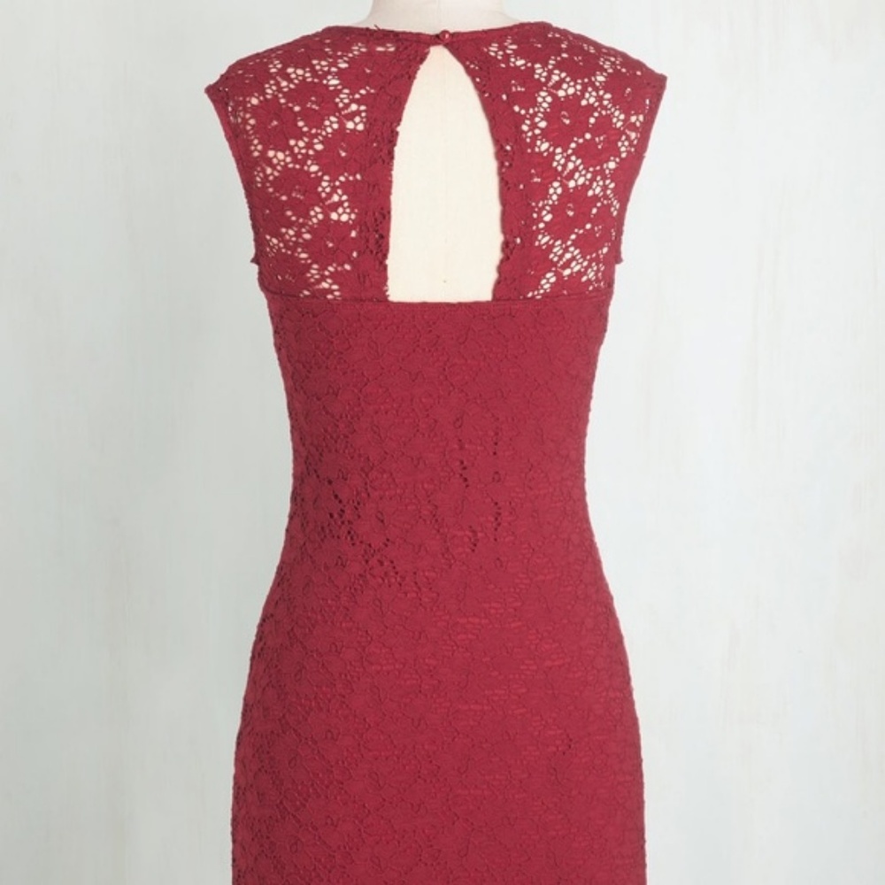 🎉SALE🎉 Lace Bodycon Dress - Picture 3 of 7